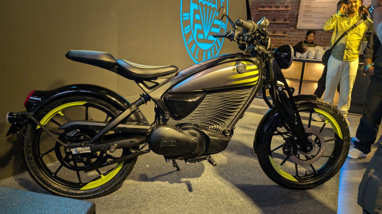 1740144523-royal Enfield Flying Flea C66 Showcased In Delhi Side Look Ev 